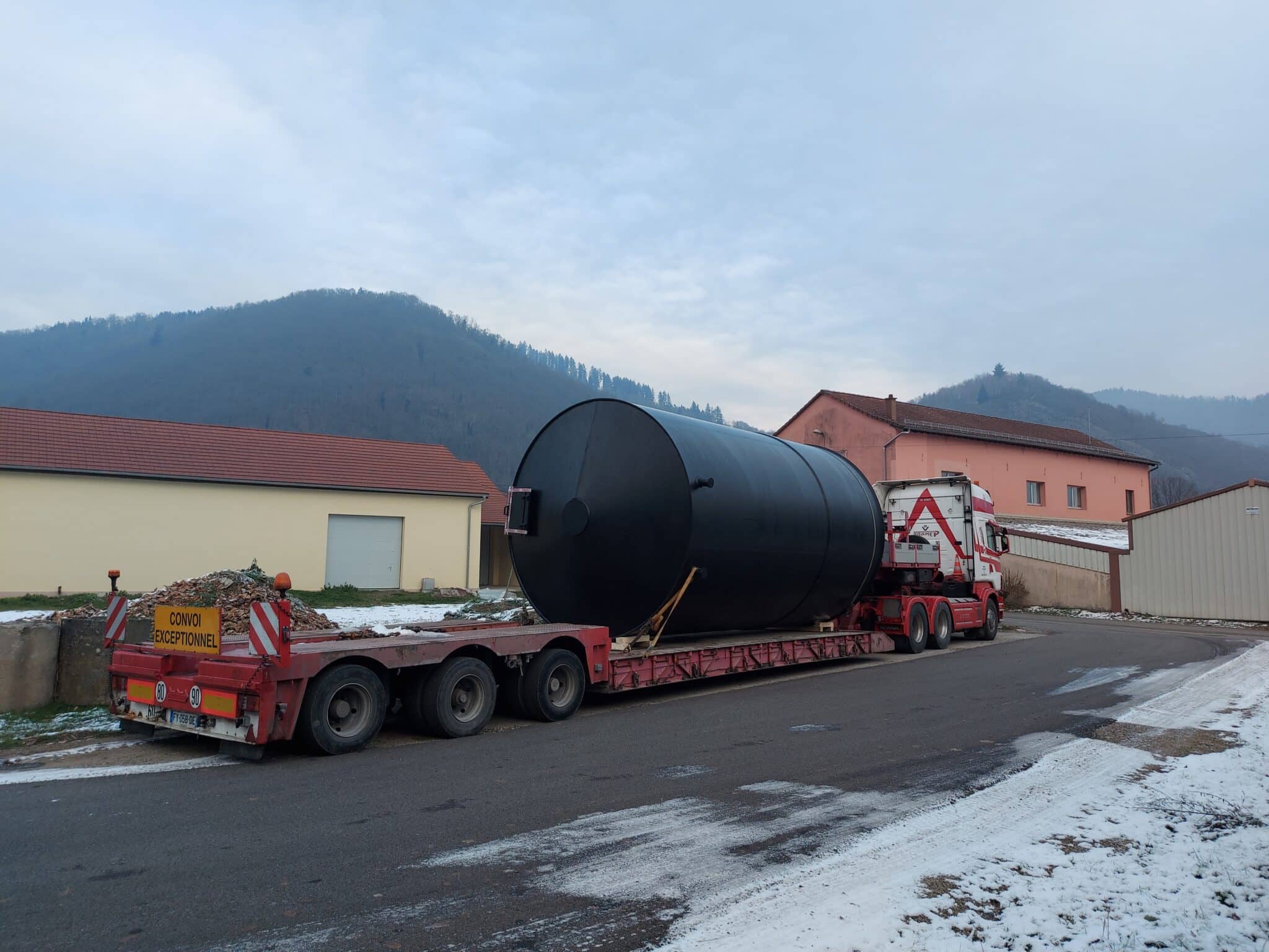 Transport en camion d'une cuve